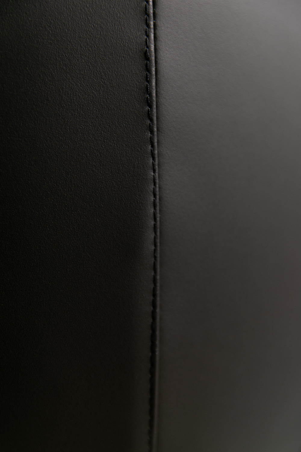 Zoom on the seams of the Deluxe Black Gold ToyBoard